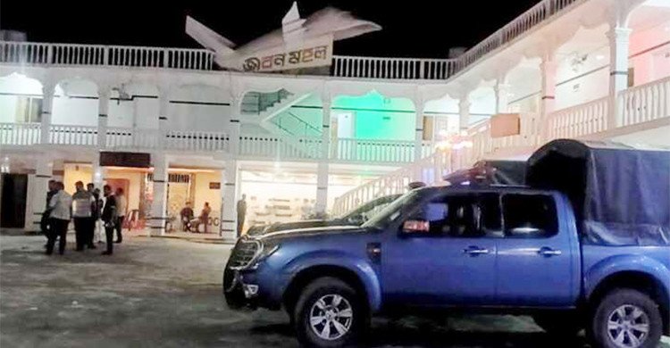 দিনাজপুরে রিসোর্টে অনৈতিক কার্যকলাপ, ৭ তরুণ-তরুণী আটক